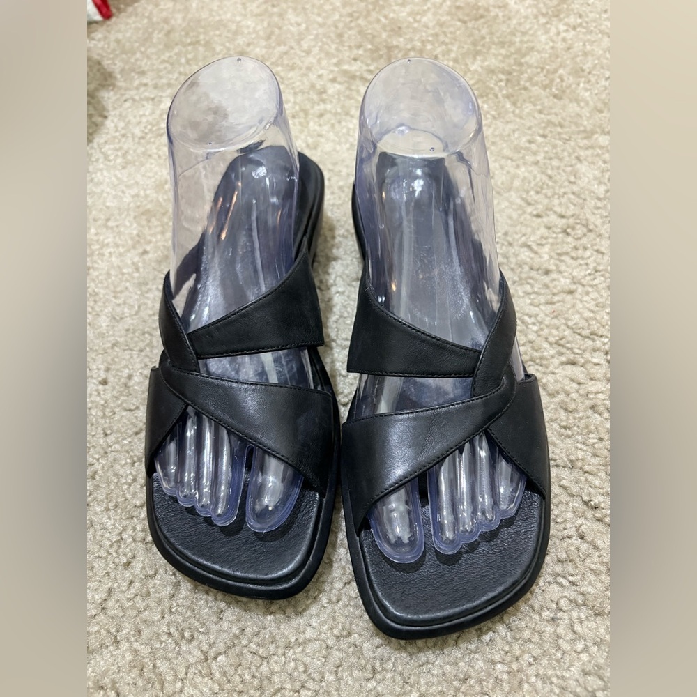 Clarks Black Leather Sandals 8 - Picture 6 of 6